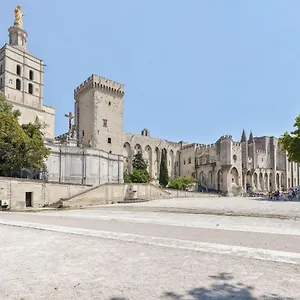 In Next To The Centre Avignon